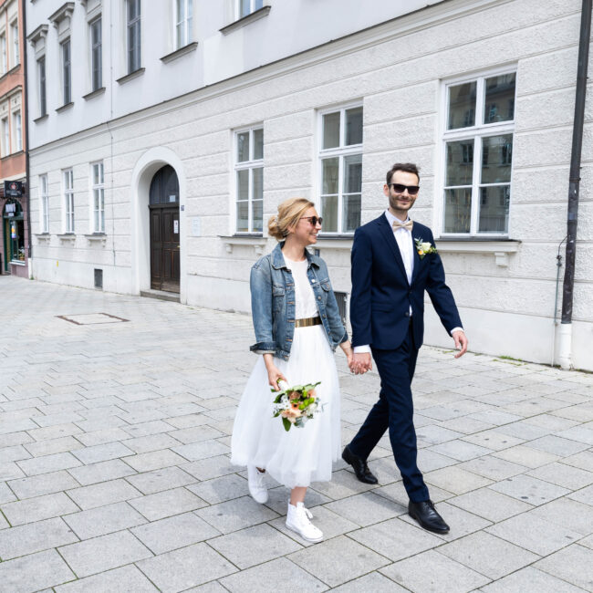 Hochzeitspaar in der Maxstraße in Augsburg